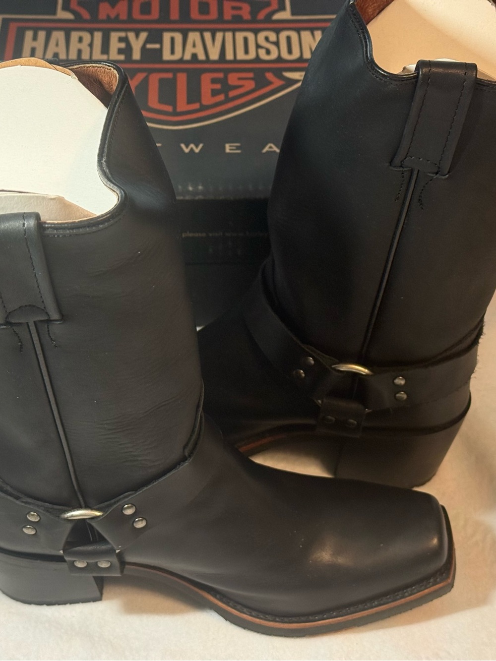 Harley-Davidson® Women's Galinda Black
Motorcycle Boots. D83254. Size 9.5M - Picture 3 of 12